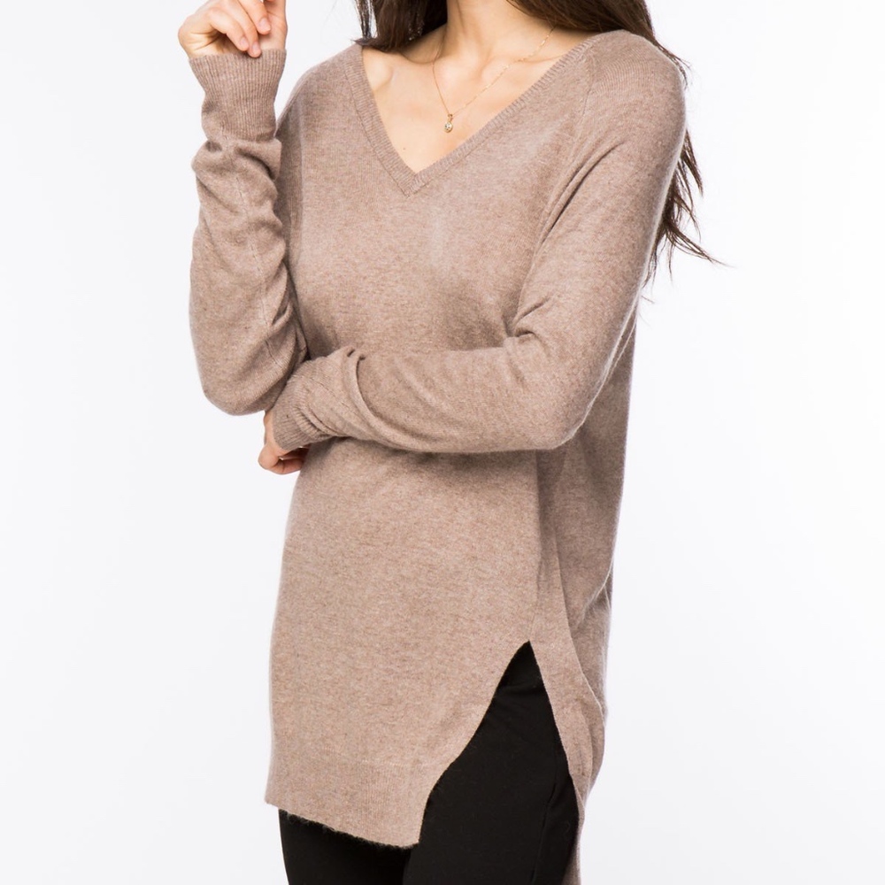 V-NECK SIDE SLIT SWEATER in LATTE